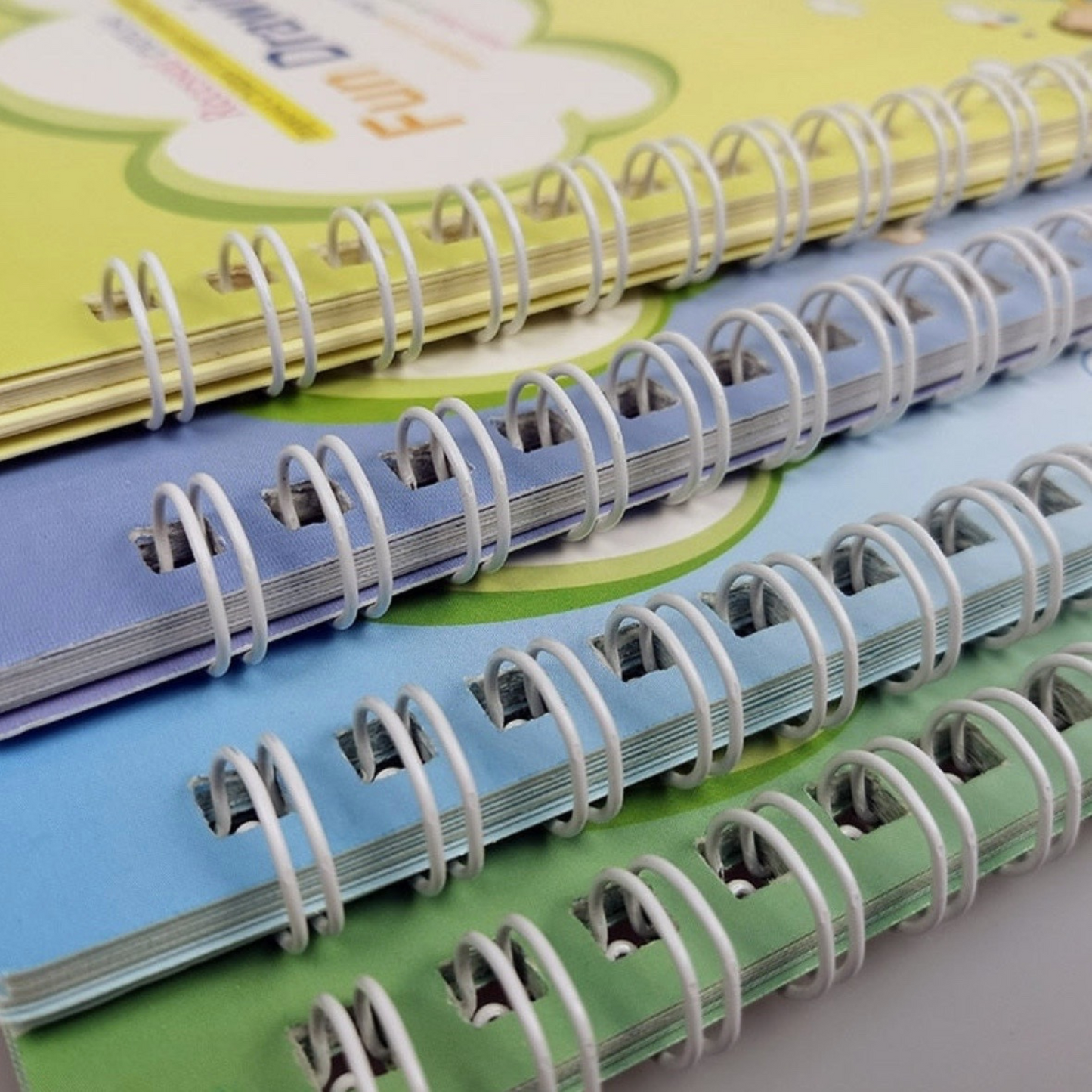 Magische Kinderschreibhefte + Kostenloser Schreibstift (50% Rabatt)